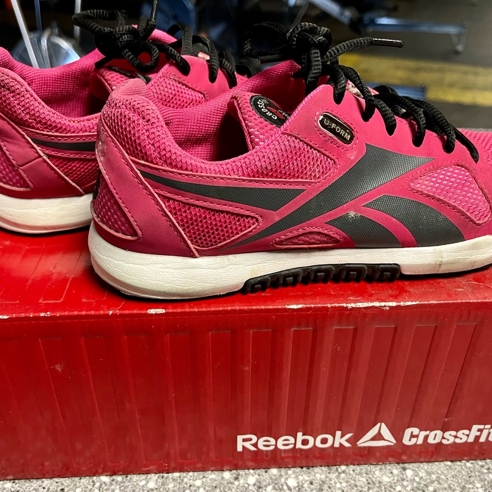 Rebook Nano Pink Crossfit Shoes in Good Condition size 9 women’s
